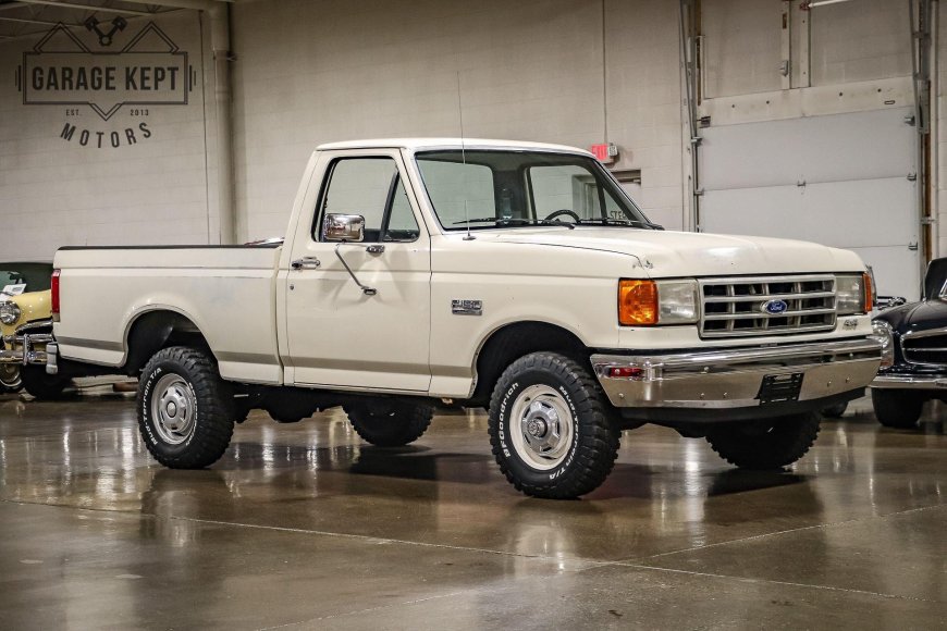 Ninth-generation Ford F-150 representing the 1990s aerodynamic redesign